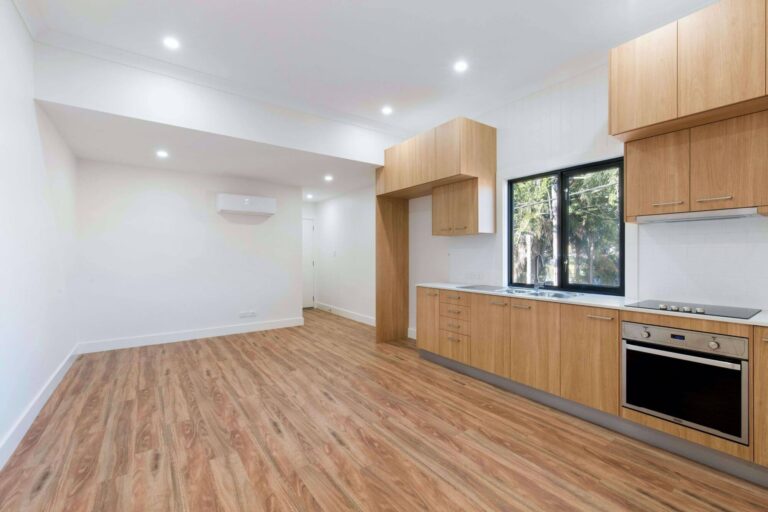 21 Steele River, LOUTH